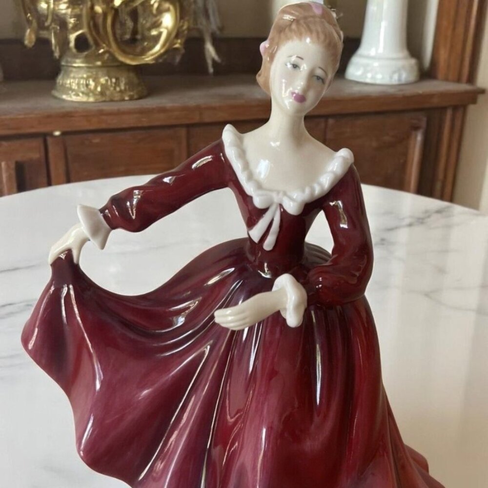 ROYAL DOULTON Pretty Ladies Samantha - Warm red velvet